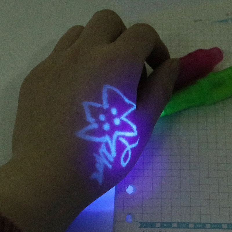 UV LED pero s neviditeľným atramentom modré