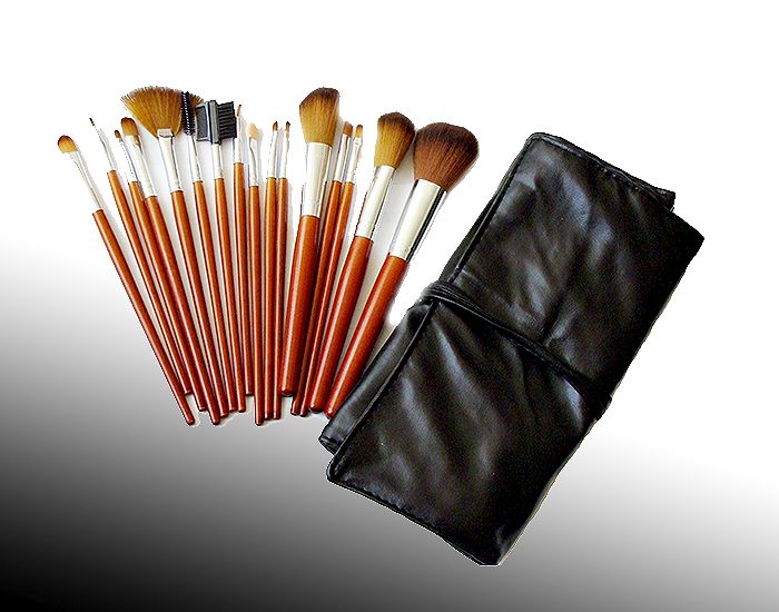 Kozmetické štetce PROFI na make up 16ks