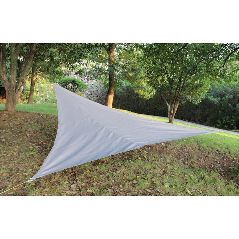 Tieniaca plachta 3x3x3 metre sivá