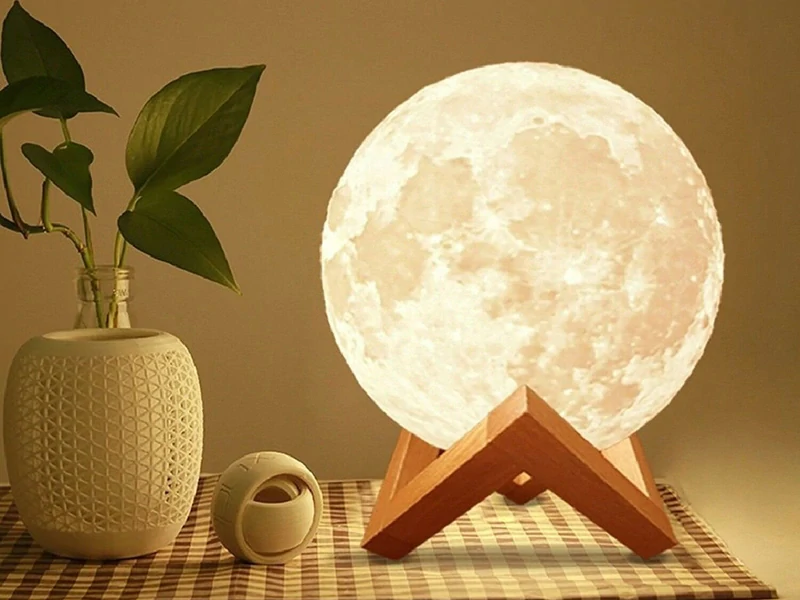 Nočná LED lampa Mesiac 14 cm s diaľkovým ovládaním