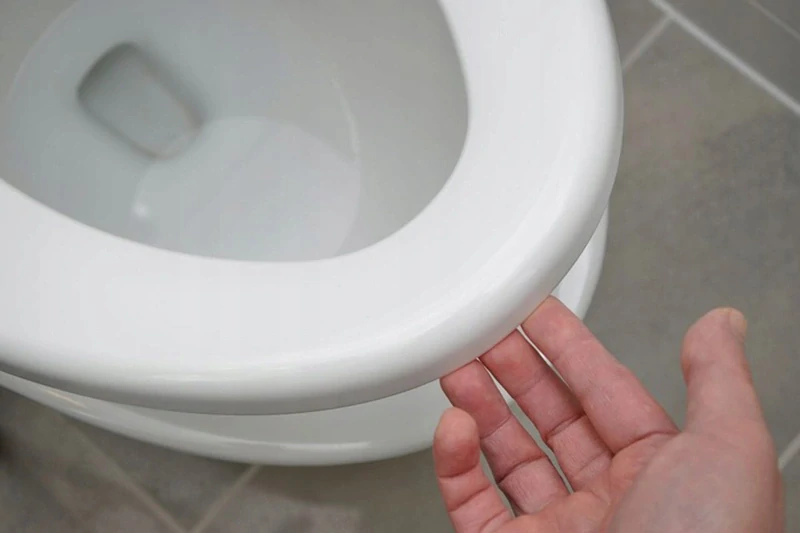 WC sedadlo so spomaľovacím mechanizmom