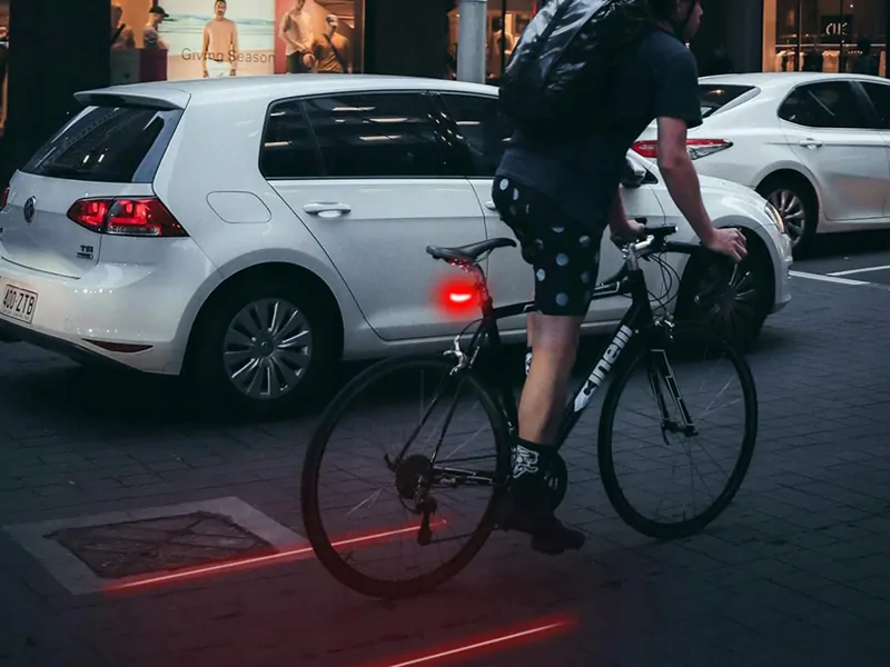 Zadné svetlo na bicykel  s laserom SL-116