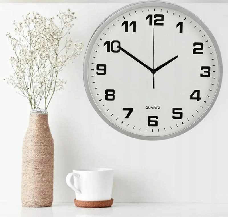 Nástenné hodiny s tichým chodom 20cm strieborné