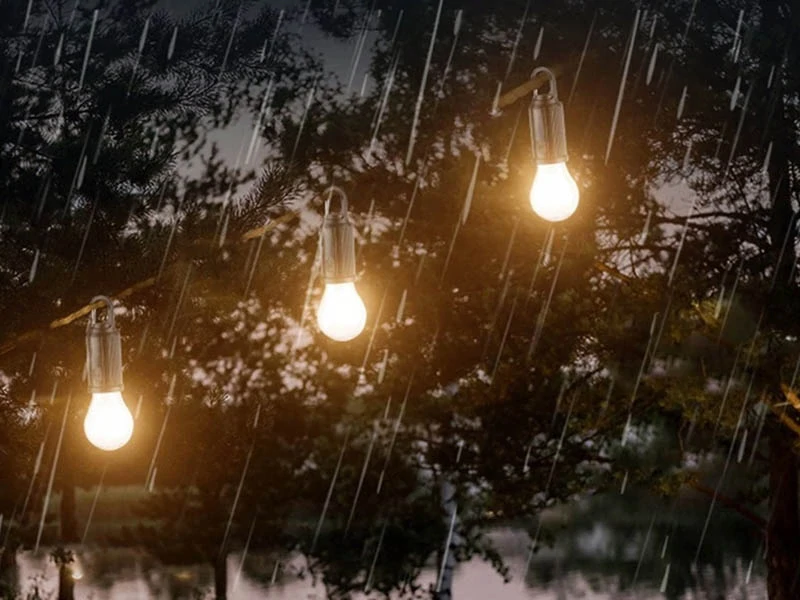 Turistická LED lampa do stanu s háčikom