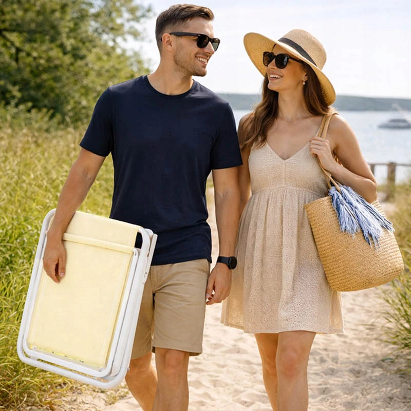 Skladacia turistická stolička s operadlom béžová