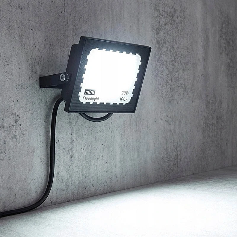 Halogénový LED reflektor 20W