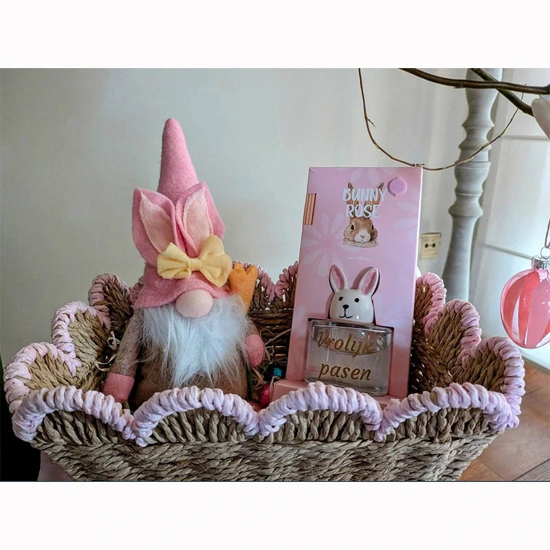 Veľkonočný škriatok s uškami a tulipánom 27 cm