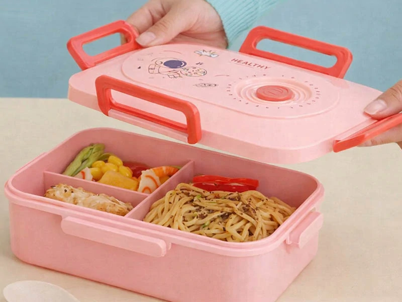 Lunch box s priehradkami a príborom na desiatu aj obed ružový