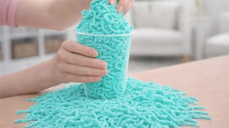 Senzorické pohyblivé červíky pre deti tyrkysové
