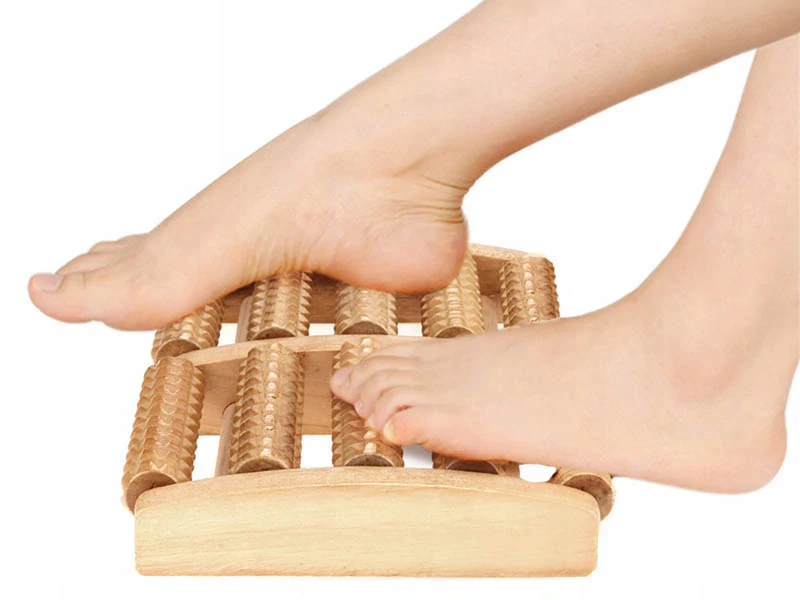 Masážny valček na nohy drevený