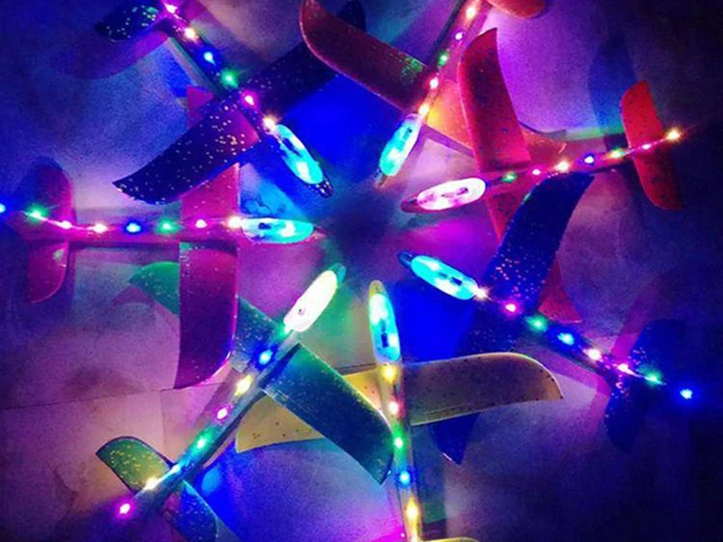 Penové hádzacie lietadlo s LED osvetlením 47 cm – modré