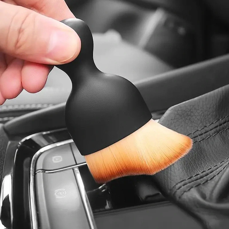 Jemná kefka na čistenie interiéru automobilov
