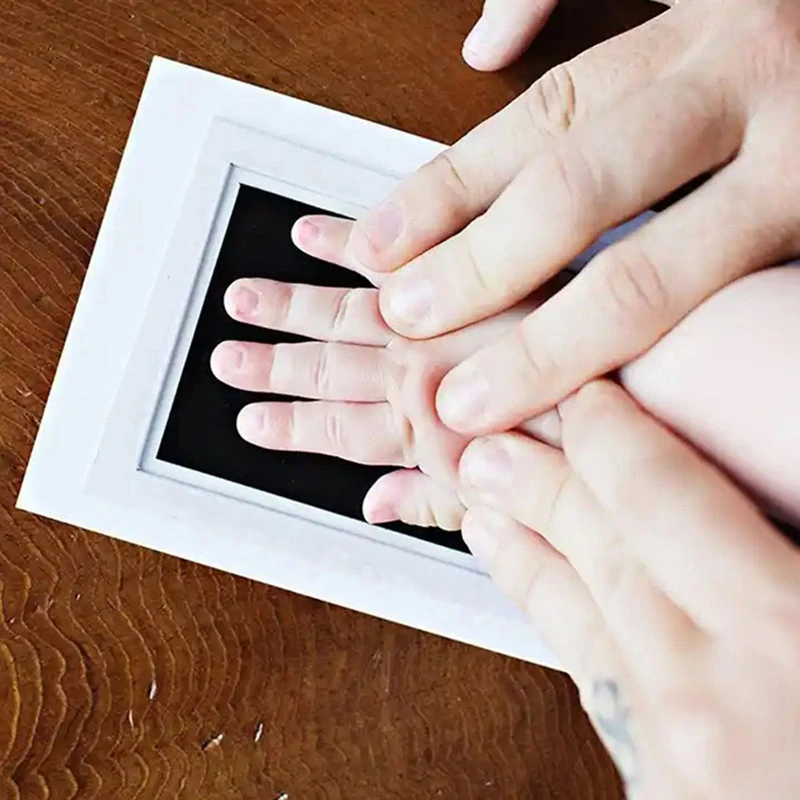 Sada na odtlačok ruky alebo nohy dieťaťa čierna 12 × 8 cm