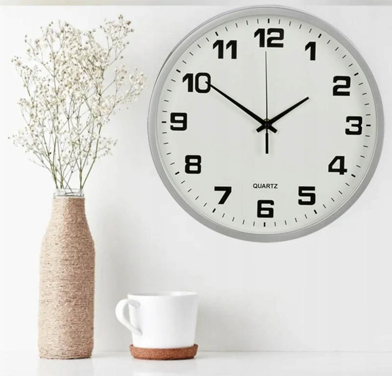 Nástenné hodiny s tichým chodom 30cm strieborné