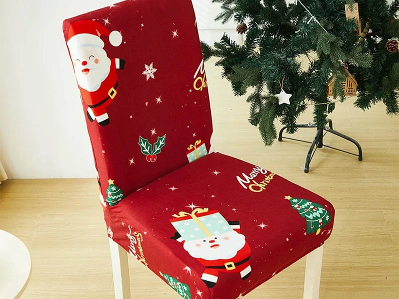 Vianočný poťah na stoličku s motívom Mikuláša s gumičkou