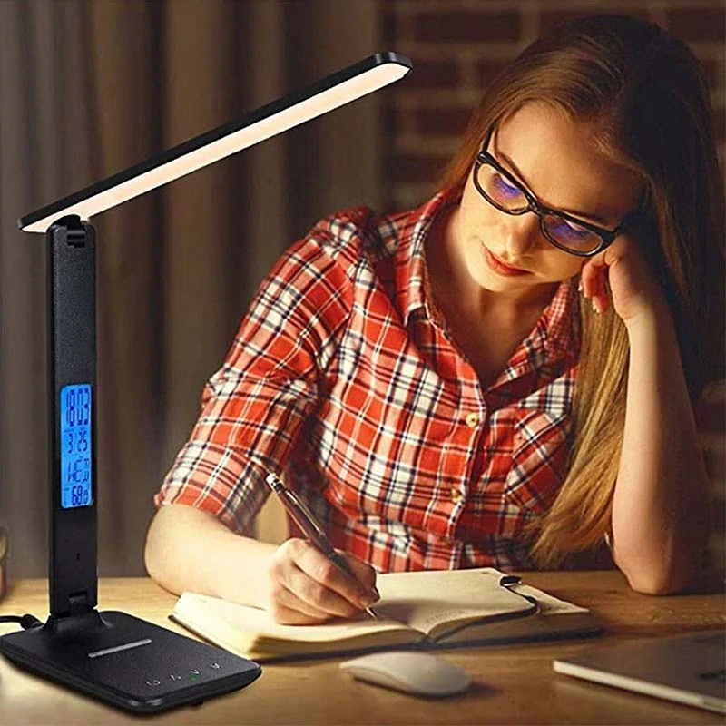 LED stolová lampa s bezdrôtovým nabíjaním, displejom, budíkom a držiakom na telefón