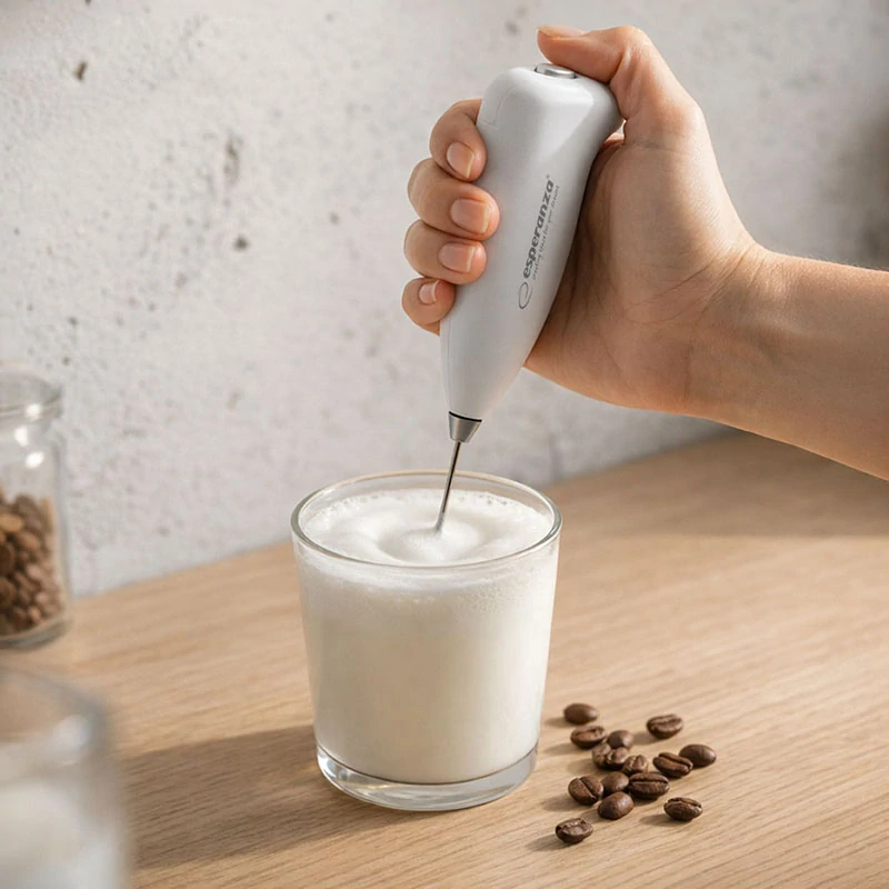 Ručný napeňovač mlieka Esperanza LATTE – biely