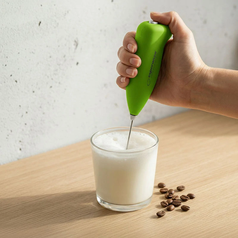 Zelený ručný napeňovač mlieka Esperanza LATTE