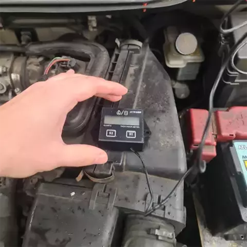 Počítadlo motohodín stroja Xtrobb