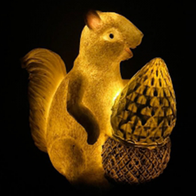 Solárna záhradná lampa - Veverička