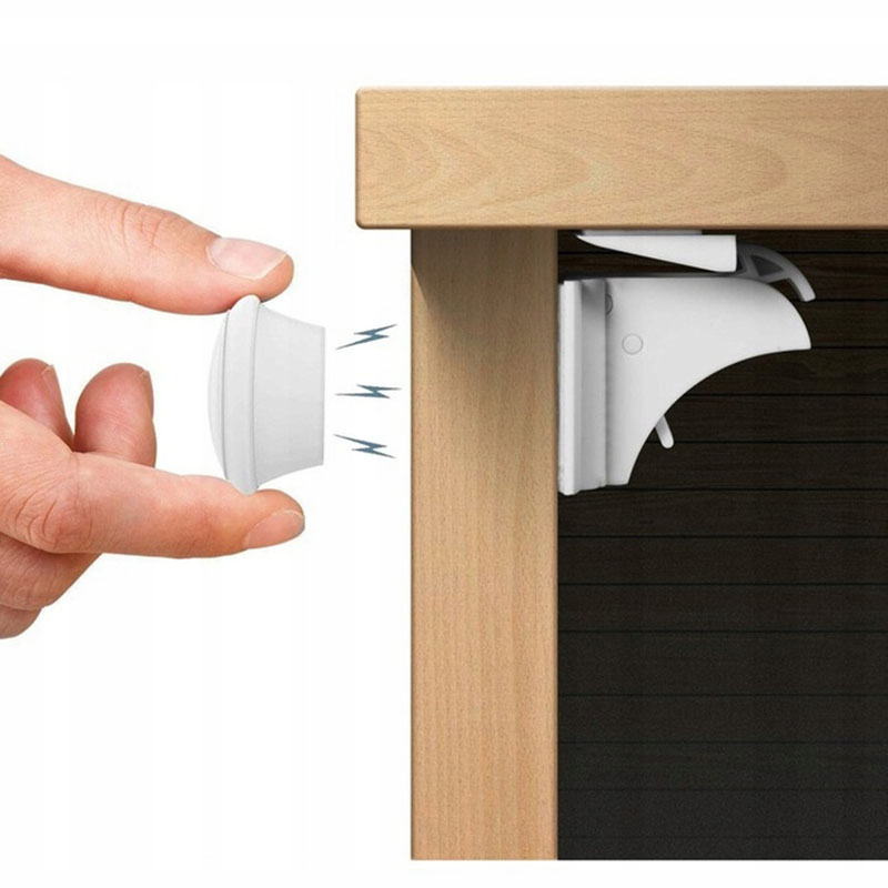 Detské poistky na nábytok magnetické 4ks s kľúčom