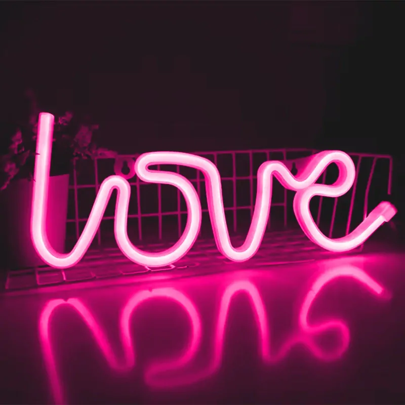 Neónový nápis Love 34cm