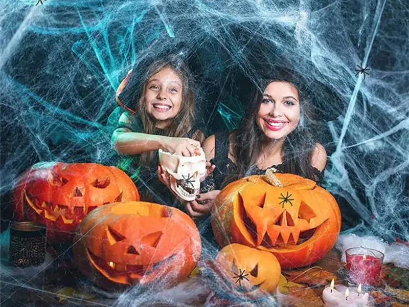 Halloweenska výzdoba Pavučina biela s 2 pavúkmi