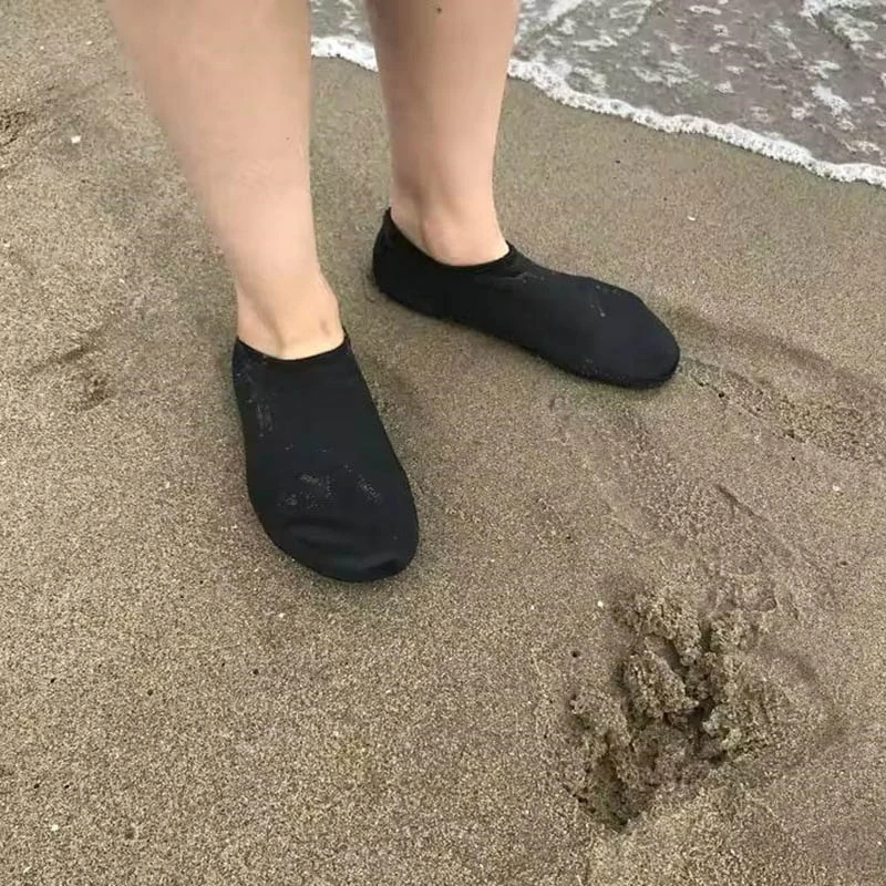 Neoprénové topánky do vody veľkosť 40-42 čierne