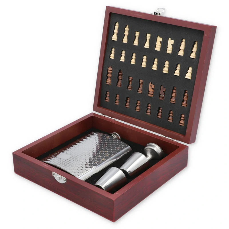 Ploskačka 240 ml v darčekovej kazete Chess – šachový set