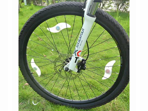 Svetlo na špice bicykla LED RGB