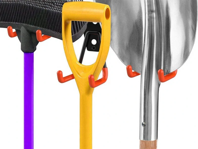 Nástenný vešiak na bicykel a náradie do garáže