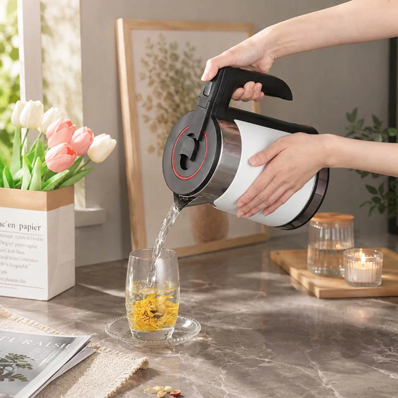 Rýchlovarná kanvica Marado 2,3 l 1500 W biela