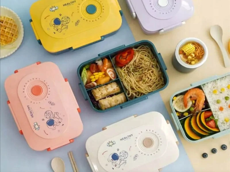Lunch box s priehradkami a príborom na desiatu aj obed zelený