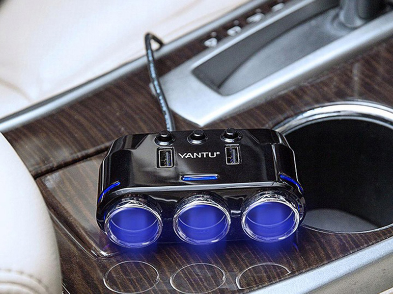 Yantu Rozdeľovač autozásuvky 12V 3x + 2xUSB + voltmeter