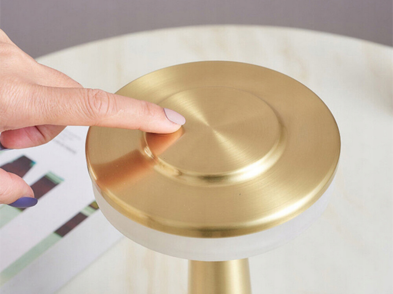 Stolná lampa A14 dotyková 20cm 3W USB