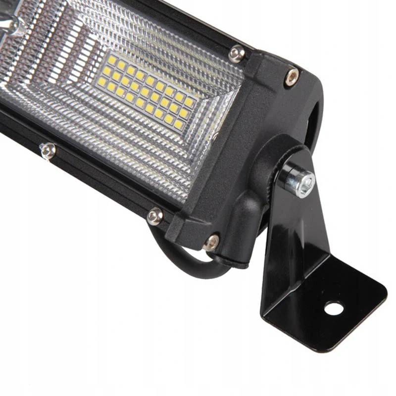 Pracovná LED lampa 675W na auto 130cm