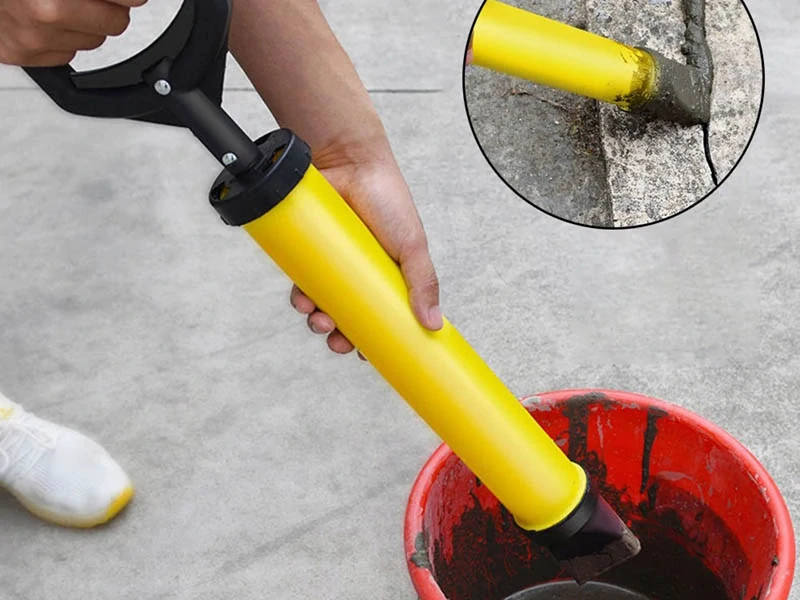 Ručná pumpa na cement a iné hmoty + 4 nástavce
