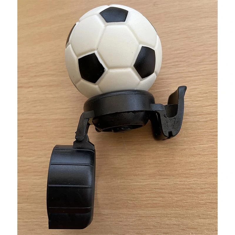 Fizz Keeper - Uzáver na fľaše s pumpičkou v tvare futbalovej lopty