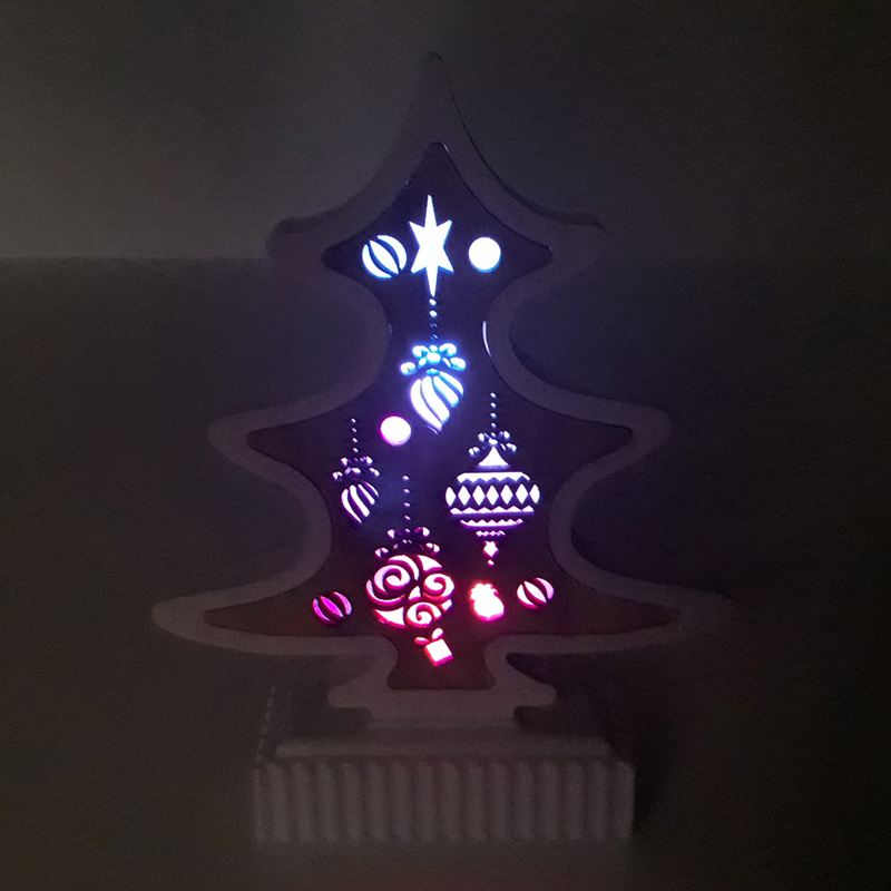 Drevený stromček svietiaci 21cm