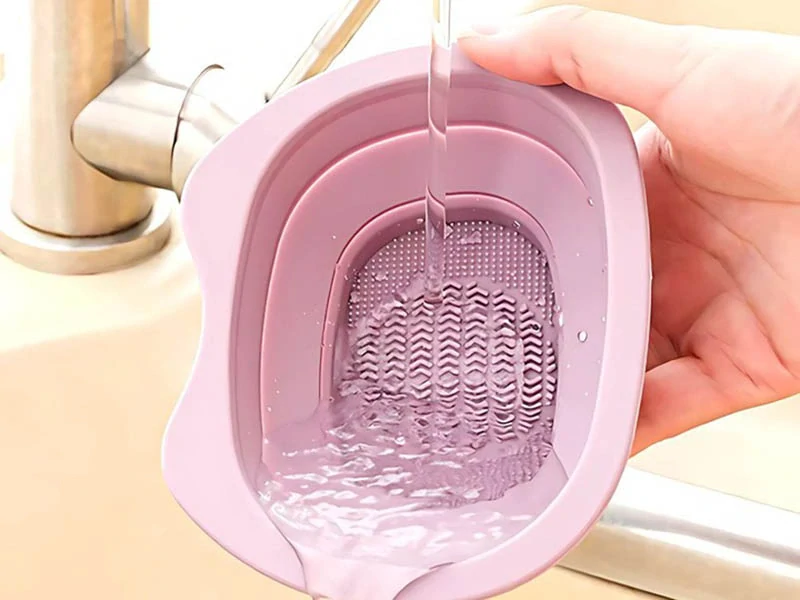 Silikónová miska na čistenie štetcov a hubiek na make-up