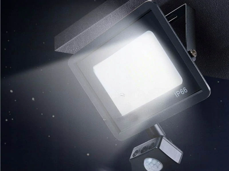 Vonkajší reflektor LED s detektorom pohybu 50W