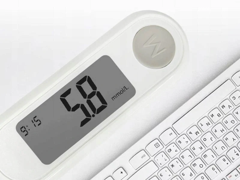 Digitálny glukometer s testovacími prúžkami a lancetami