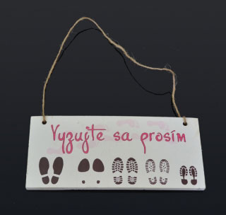 Tabuľka drevená 18x8cm Vyzujte sa