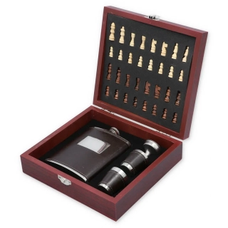 Ploskačka 240ml v darčekovej kazete Chess V