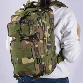 Turistický ruksak na outdoor a cestovanie 28 l kamufláž