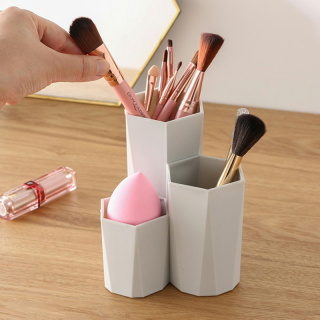 Stojan na kozmetické štetce a makeup krémový