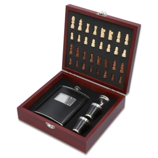 Ploskačka 240ml s pohárikmi a lievikom v darčekovej kazete Chess