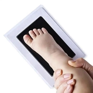 Sada na odtlačok ruky alebo nohy dieťaťa čierna 12 × 8 cm