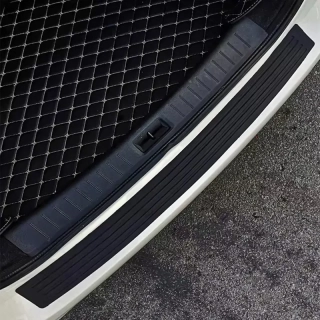 Ochranná lišta na zadný nárazník automobilu