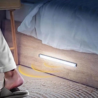 Nočná lampa s pohybovým a súmrakovým senzorom 20cm